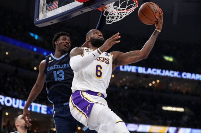 背对球门接 背对球门接